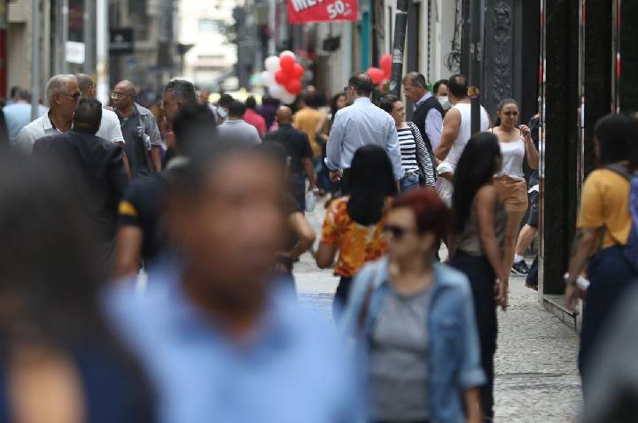 Abono salarial começa a ser pago para nascidos em março e abril