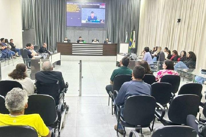Câmara de Apucarana aprova contas de 2024 do ex-prefeito Junior da Femac