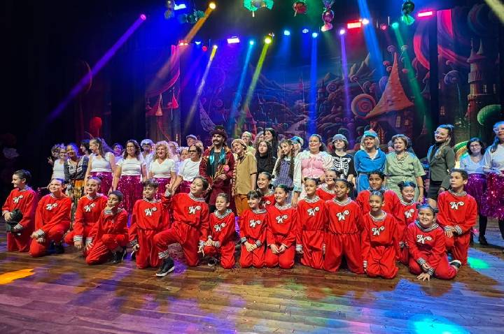 Cine Teatro Sônia Silvestre fica lotado para o espetáculo musical 