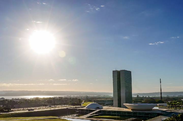 Congresso vota nesta semana fim da escala 6x1 e 