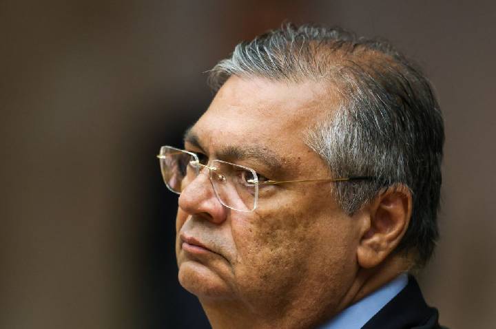 Dino pede vista e STF suspende julgamento sobre royalties do petróleo