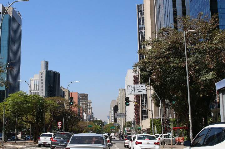 Economistas propõem taxar ricos em vez de cortar gastos sociais 
