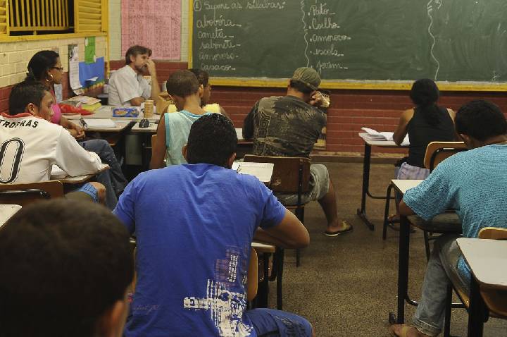 Governo paga R$ 12 mil a projetos para jovens em áreas vulneráveis