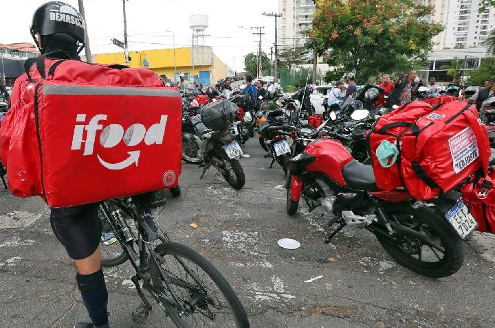 Lula defende previdência social para profissionais de aplicativos