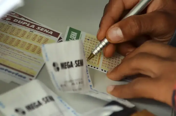 Mega-Sena acumula novamente e prêmio principal vai para R$ 45 milhões