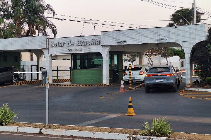 Moraes autoriza Bolsonaro a sair da prisão domiciliar para dentista