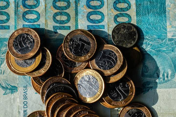 Orçamento de 2027 prevê salário mínimo de R$ 1.741