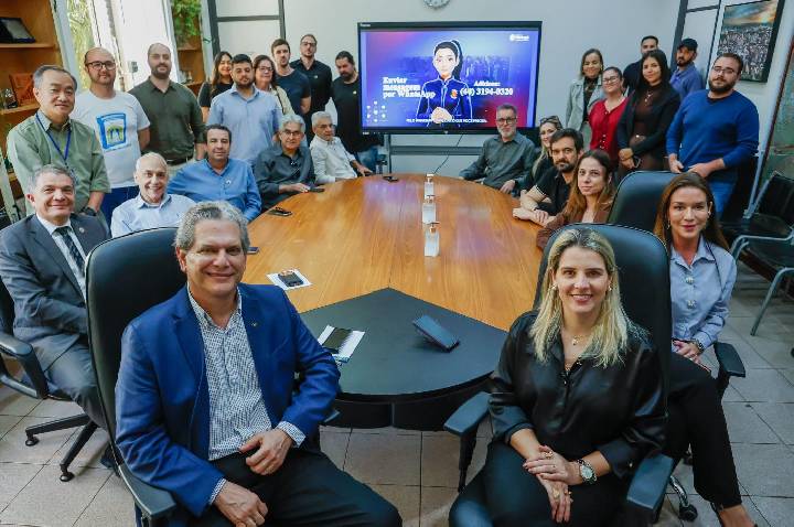 Para facilitar acesso da comunidade, Prefeitura de Maringá lança ‘Mari’, assistente virtual com IA para atendimento via WhatsApp