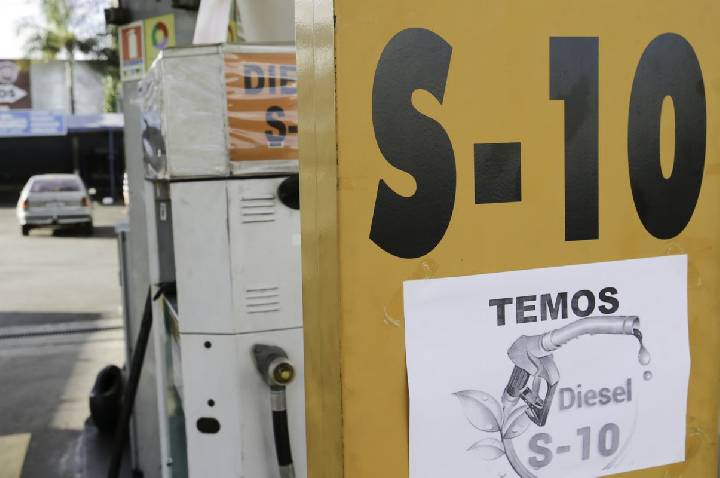 Petrobras ajusta preços do diesel para R$ 1,12