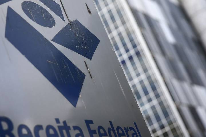 Receita paga nesta segunda último lote de restituição do IR 2026