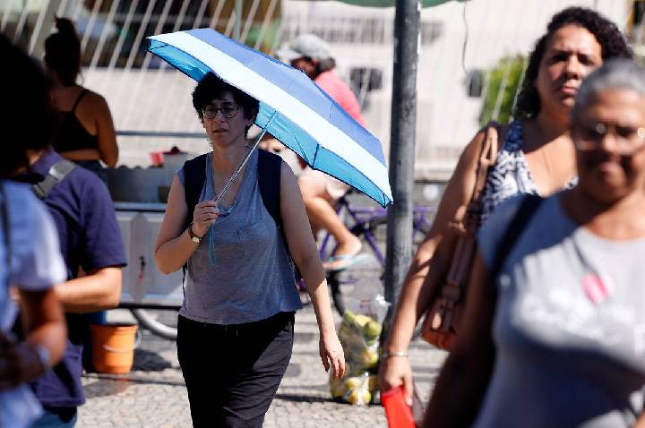 Salário mínimo deverá subir para R$ 1.741 em 2027