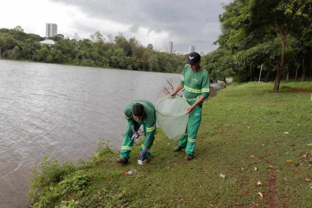 Apucarana elimina potenciais focos da dengue em parque municipal
