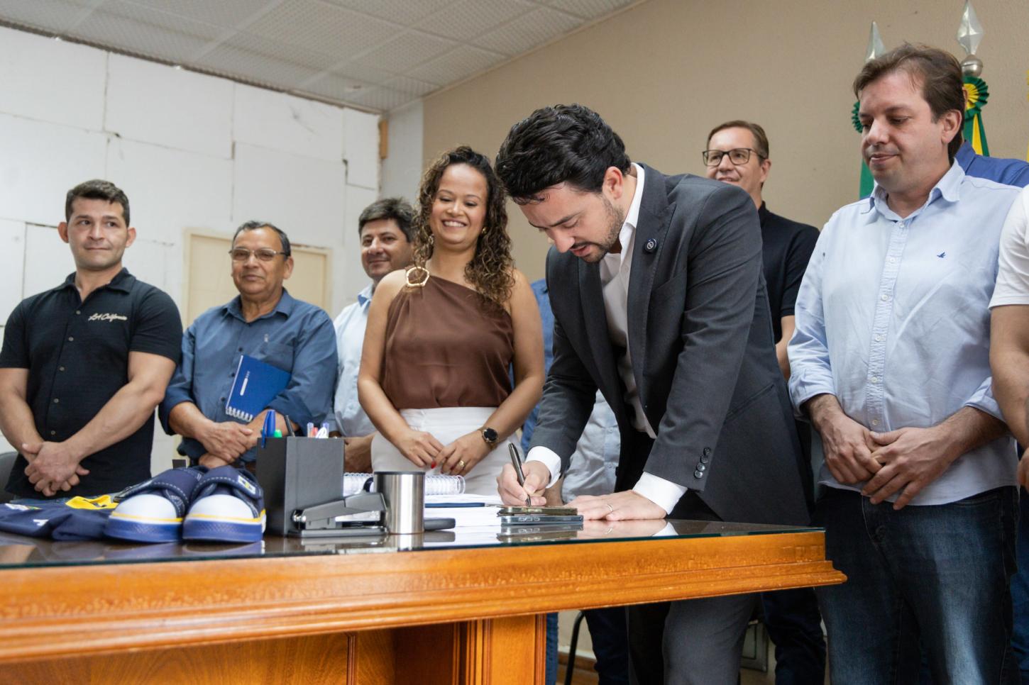 Lei garante conquista histórica do salário mínimo para o funcionalismo