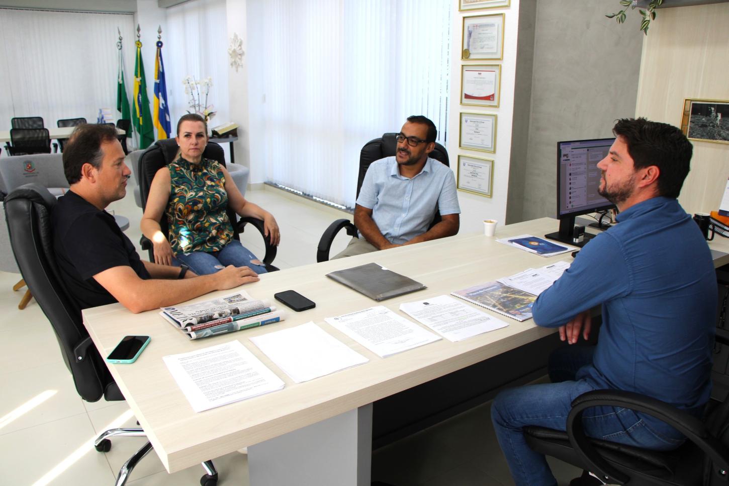 Prefeito anuncia medidas para ampliar e acelerar o atendimento na área da saúde