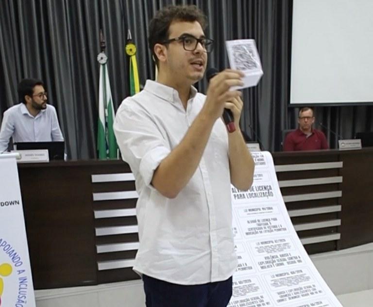 Câmara aprova projeto de lei que substitui alvarás por QR Code