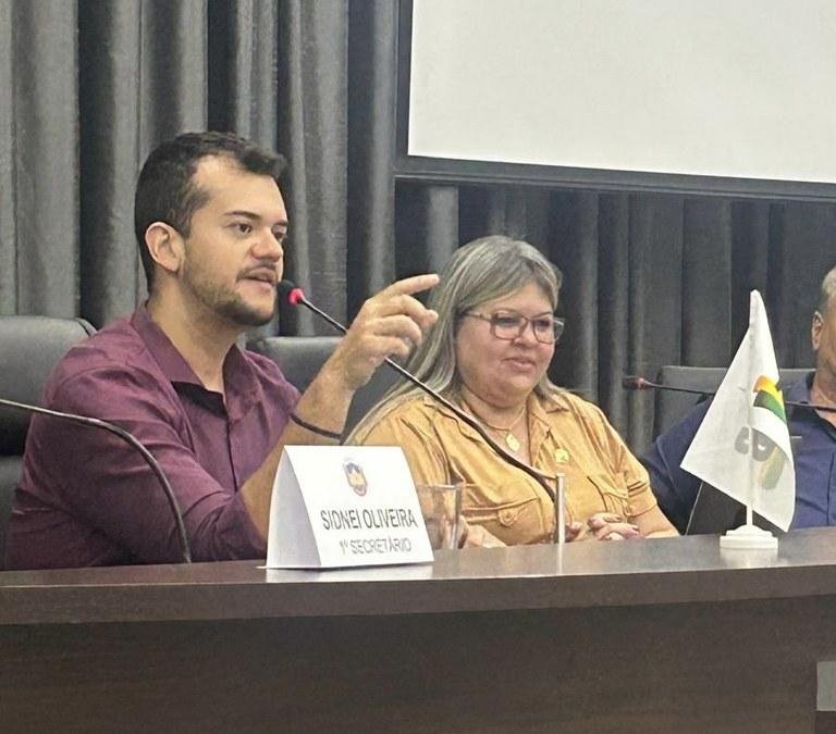 Em momento histórico, vereadora assume presidência das sessões no ‘Mês da Mulher’