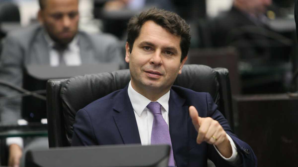 Alexandre Curi mira o governo com Beto Preto como escudo e Guto Silva como alternativa