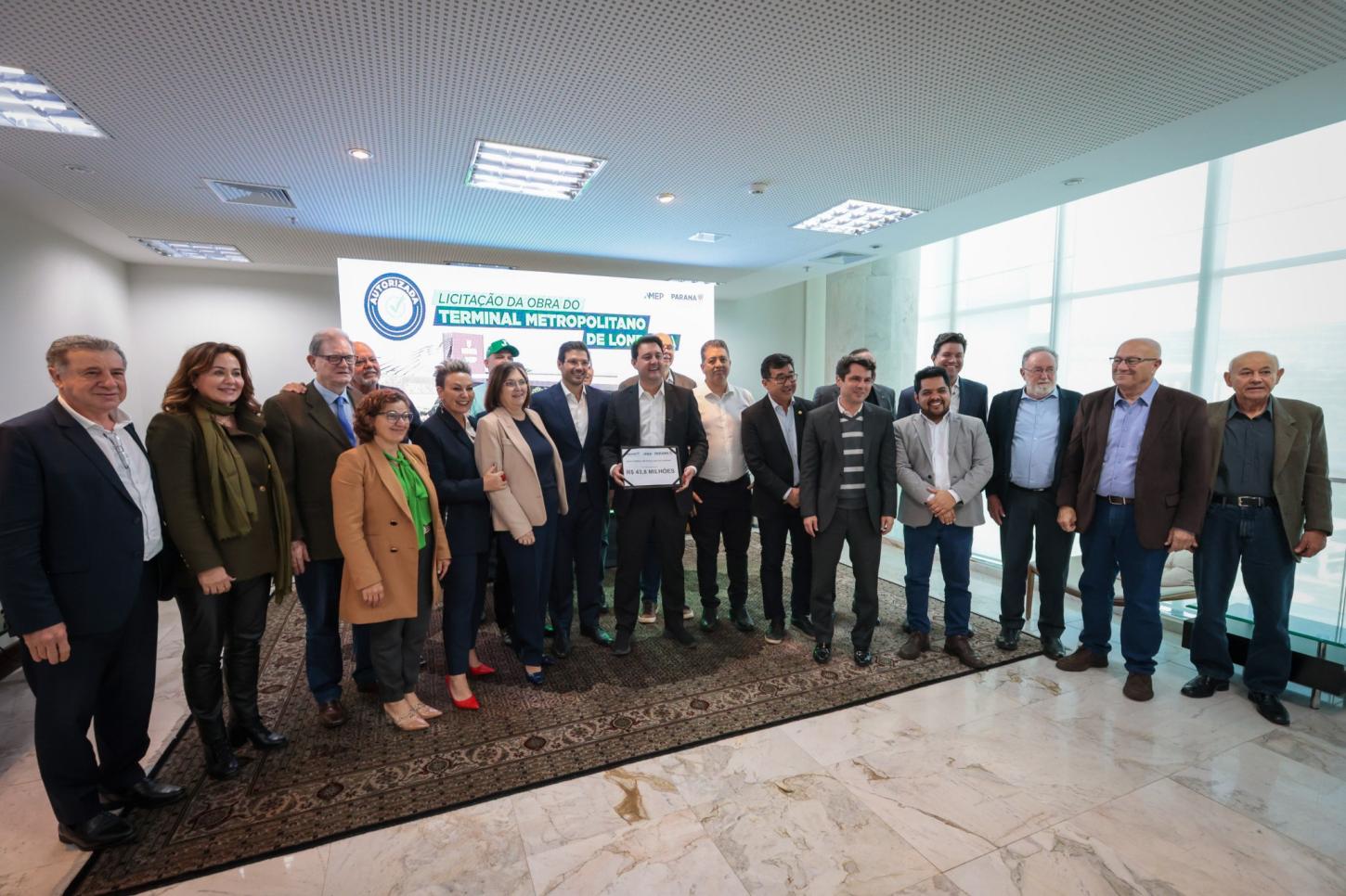 RATINHO JUNIOR E TIAGO AMARAL ENTERRAM O ABANDONO E INICIAM OBRA HISTÓRICA EM LONDRINA