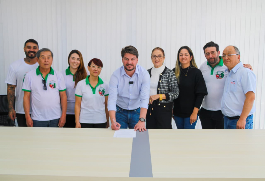 Rafael Cita formaliza repasse de recursos para a Festa do Ovo e do Abacate