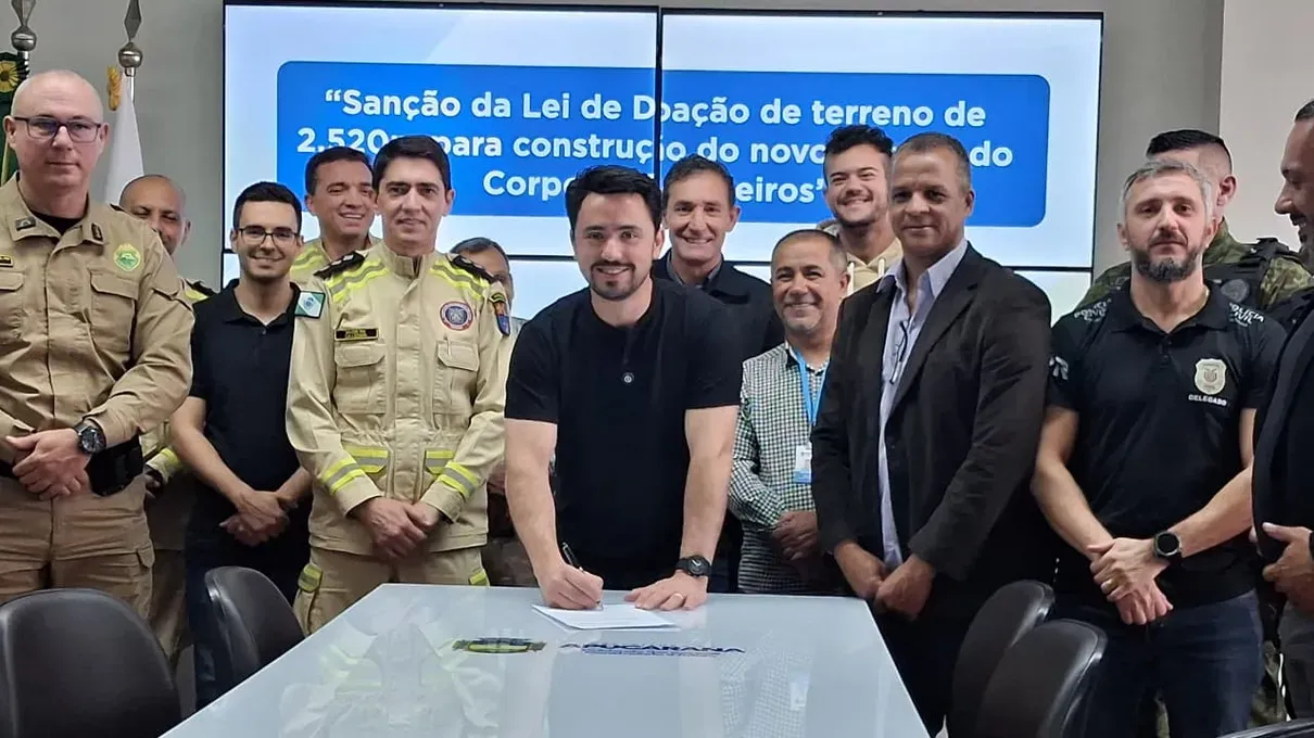 Rodolfo assina doação de terreno para construção de sede dos Bombeiros