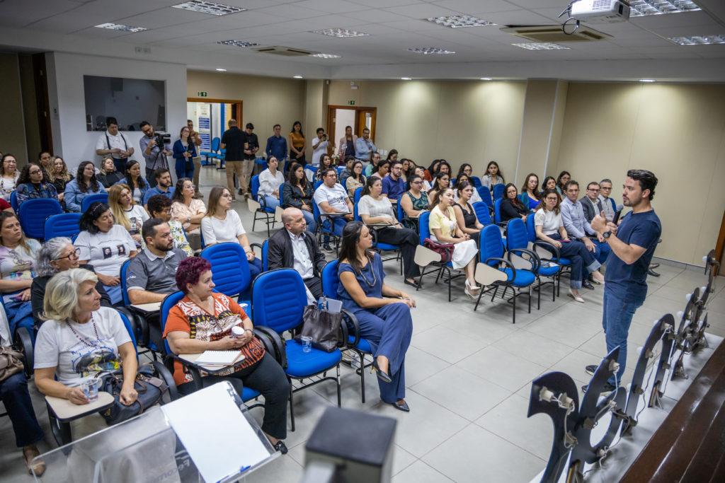 Apucarana promove ação de conscientização sobre entrega legal de recém-nascidos para adoção