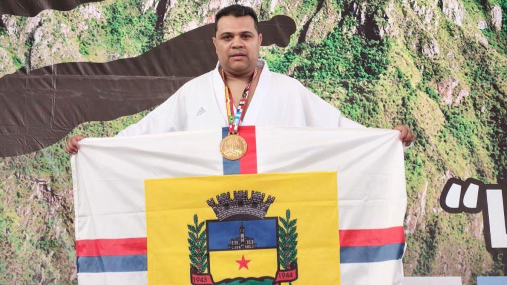 Apucaranense Alan Pereira é tricampeão Panamericano de Karatê em Cusco no Peru