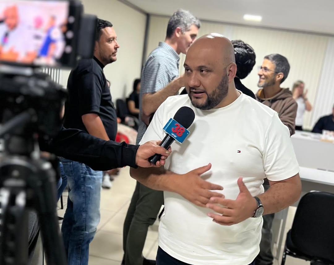 Câmara de Apucarana realiza audiência pública histórica sobre falhas nos serviços da Sanepar e Copel