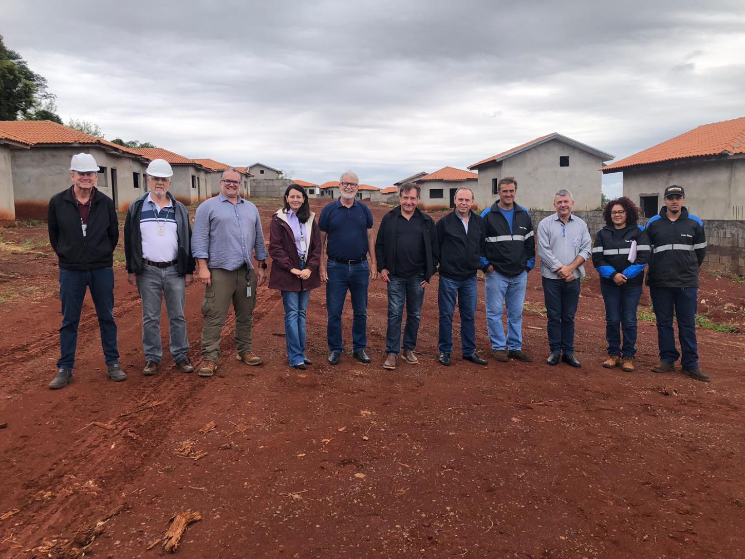 Prefeitura de Jandaia do Sul e Cohapar acompanham a retomada das obras do Programa Vida Nova