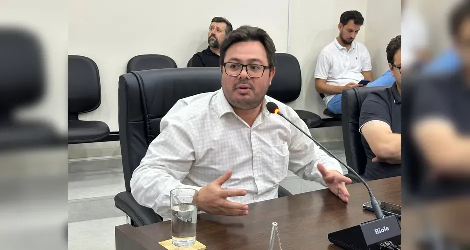Câmara aprova projeto 'Banco Rosa' contra assédio em ônibus; entenda