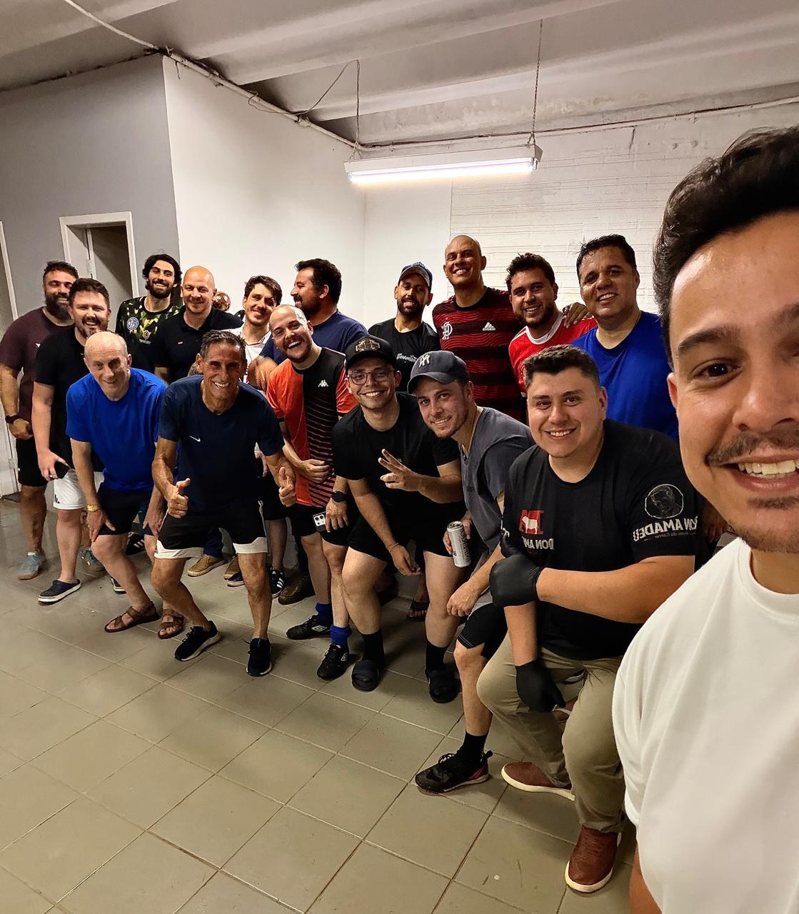 CHURRASCO, FUTEBOL E AMIZADE: A RECEITA DA QUINTA-PERFEITA EM APUCARANA