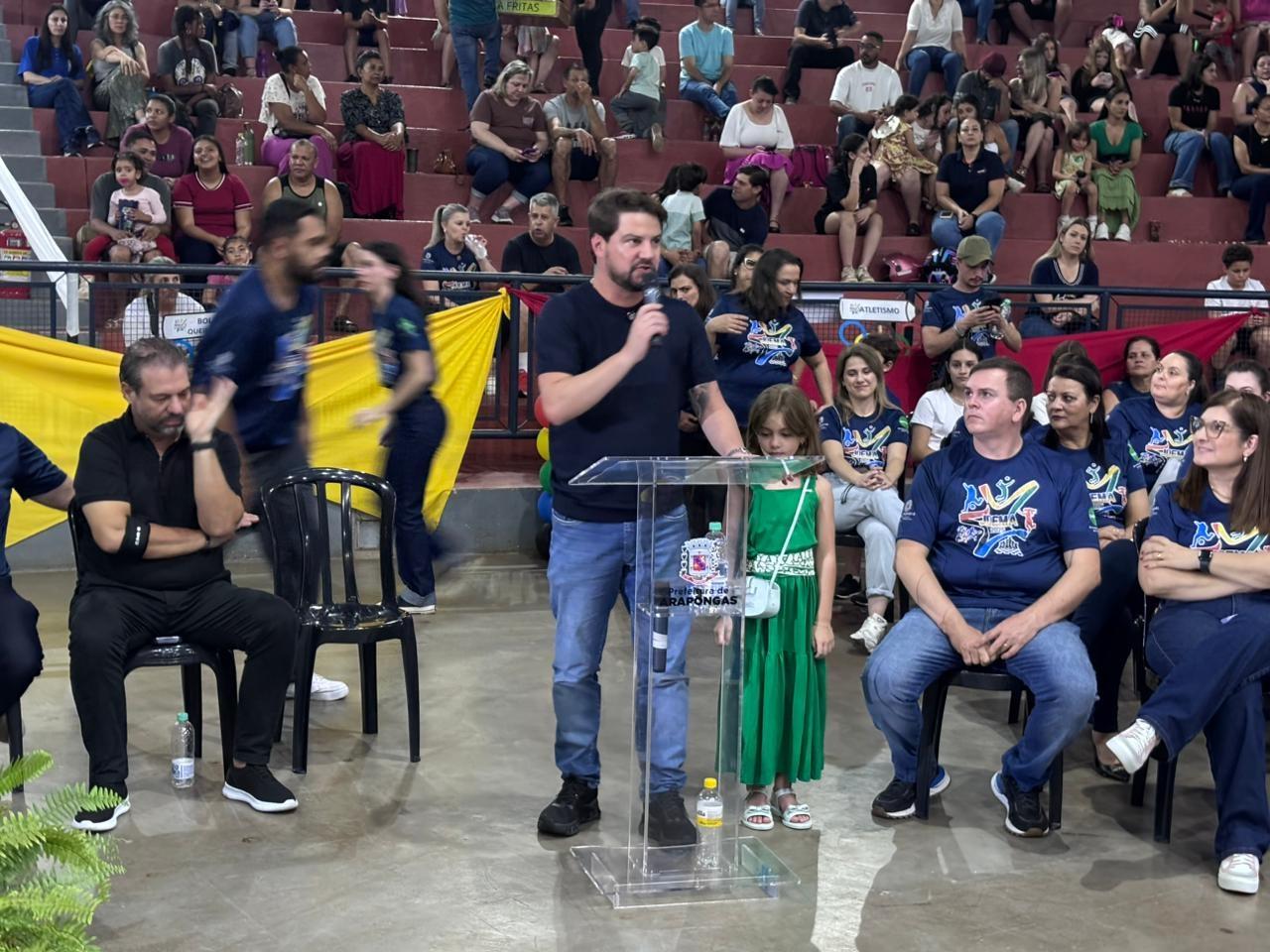 Em clima de festa, Arapongas abre a nova edição dos Jogos Escolares do Município de Arapongas - JOEMA