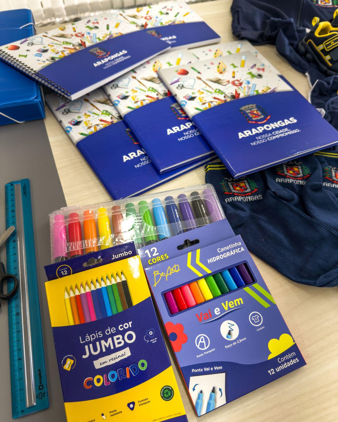 Arapongas prepara kits escolares para CMEIs e escolas municipais