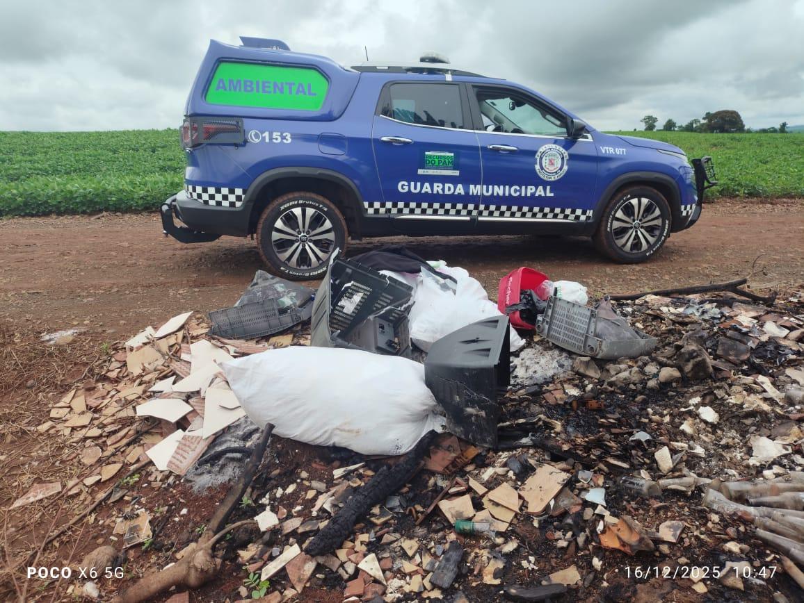 Arapongas registra 407 ocorrências de descarte de resíduos sólidos com R$ 73.633,95 em multas em 2025