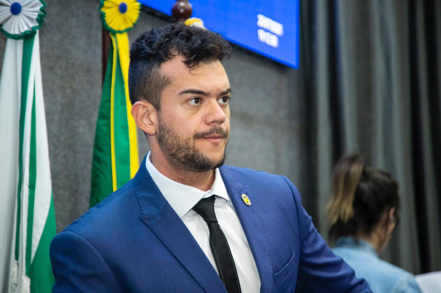 DANYLO ACIOLI DEBATE MORADORES DE RUA E COBRA SOLUÇÃO PARA TEMA POLÊMICO EM APUCARANA
