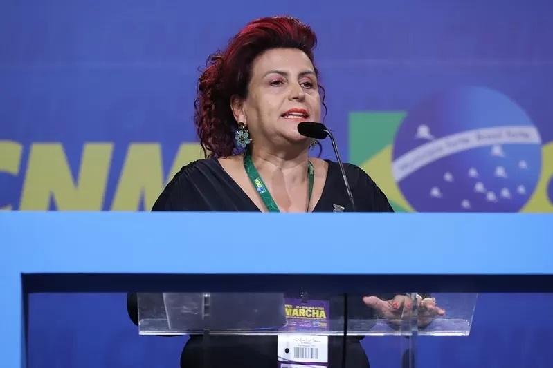 MANDAGUARI VIVE NOVA FASE DE ASFALTAMENTO: IVONÉIA FURTADO  ACELERA OBRAS E TRANSFORMA  BAIRROS INTEIROS