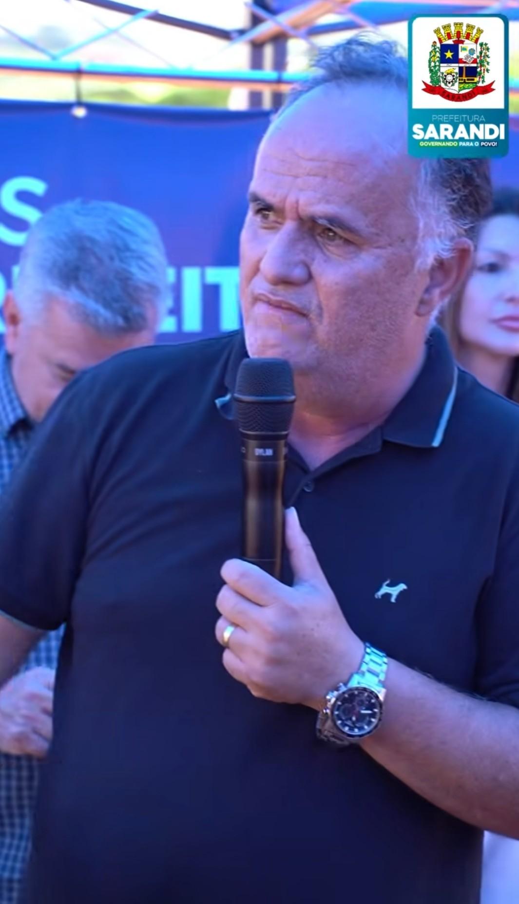 SARANDI DISPARA EM OBRAS: CARLOS DE PAULA INICIA PACOTE HISTÓRICO COM ESCOLA INÉDITA, UBS PORTE 3 E ASFALTO TOTAL NO VALE AZUL