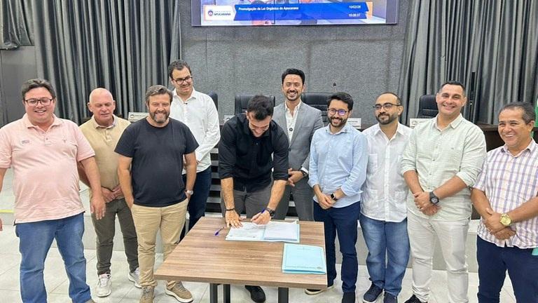 Câmara de Apucarana promulga nova Lei Orgânica e moderniza legislação municipal