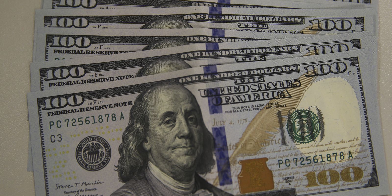 Dólar sobe para R$ 5,24 em meio a tensões entre EUA e Irã
