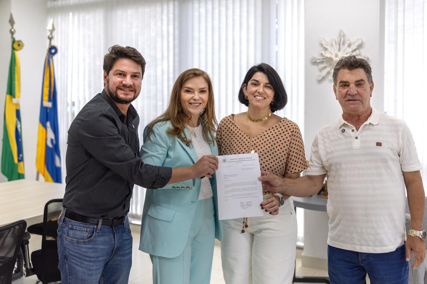 Prefeito recebe Leandre Dal Ponte e solicita unidade da Casa da Mulher Paranaense para Arapongas