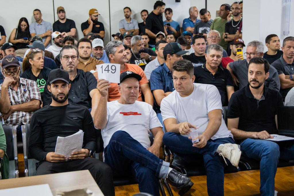 Prefeitura dobra valor previsto em leilão e arrecada mais de R$ 1,4 milhão com bens inservíveis