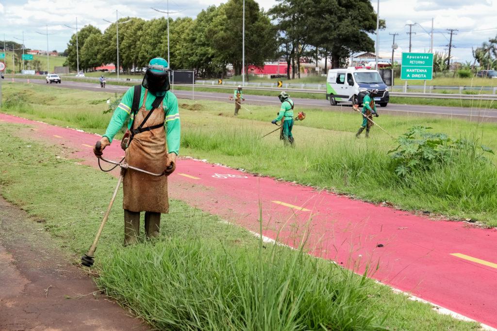 Prefeitura de Apucarana realiza roçagem e limpeza em área de quase 2 milhões de m² neste ano