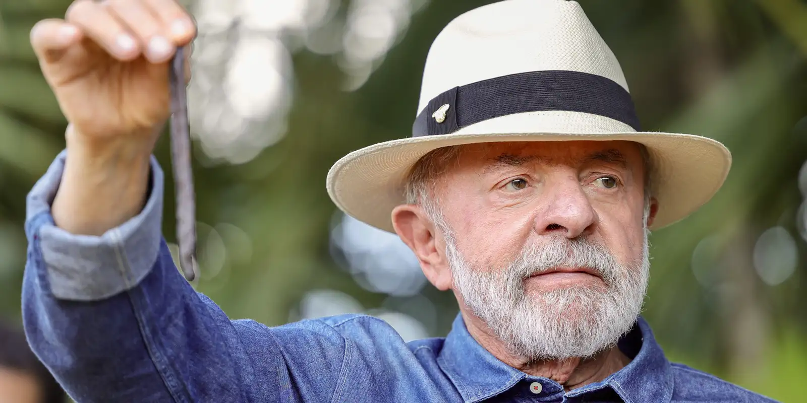 Lula vai a SP para tirar excesso de pele na cabeça e tratar tendinite