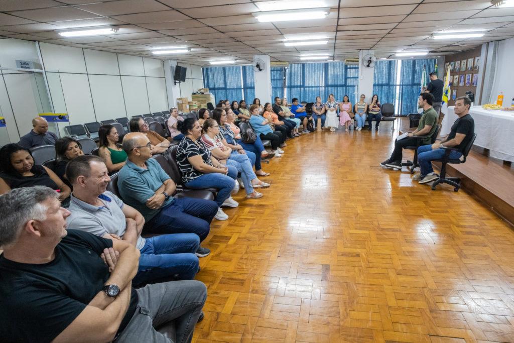 Prefeitura de Apucarana homenageia servidores aniversariantes com café especial