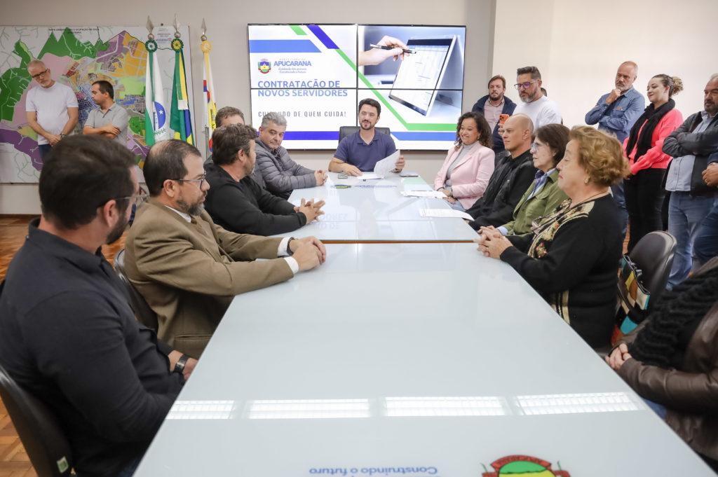 Prefeitura de Apucarana autoriza concurso público e PSS com 57 vagas imediatas
