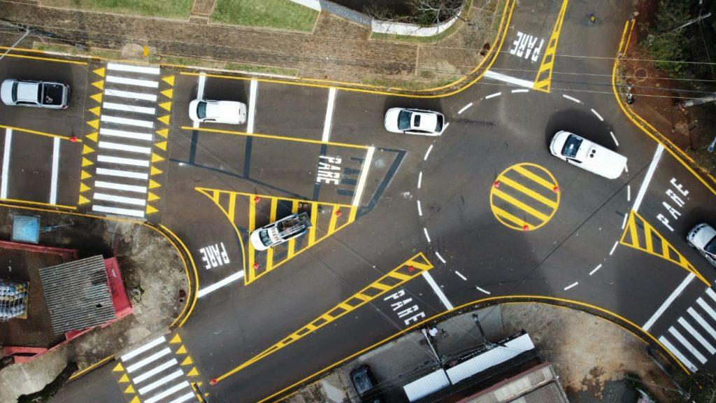 Prefeitura implanta rotatória para aumentar a segurança no trânsito no entroncamento da Rede Massa