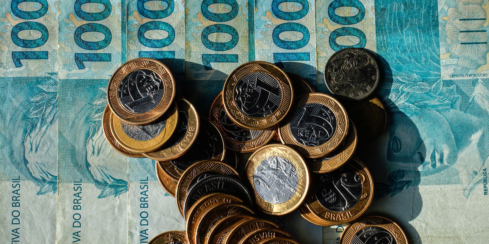 Orçamento de 2027 prevê salário mínimo de R$ 1.741