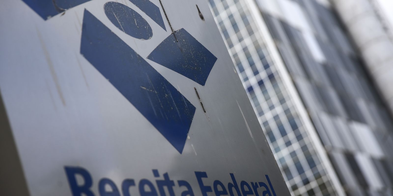 Receita paga nesta segunda último lote de restituição do IR 2026